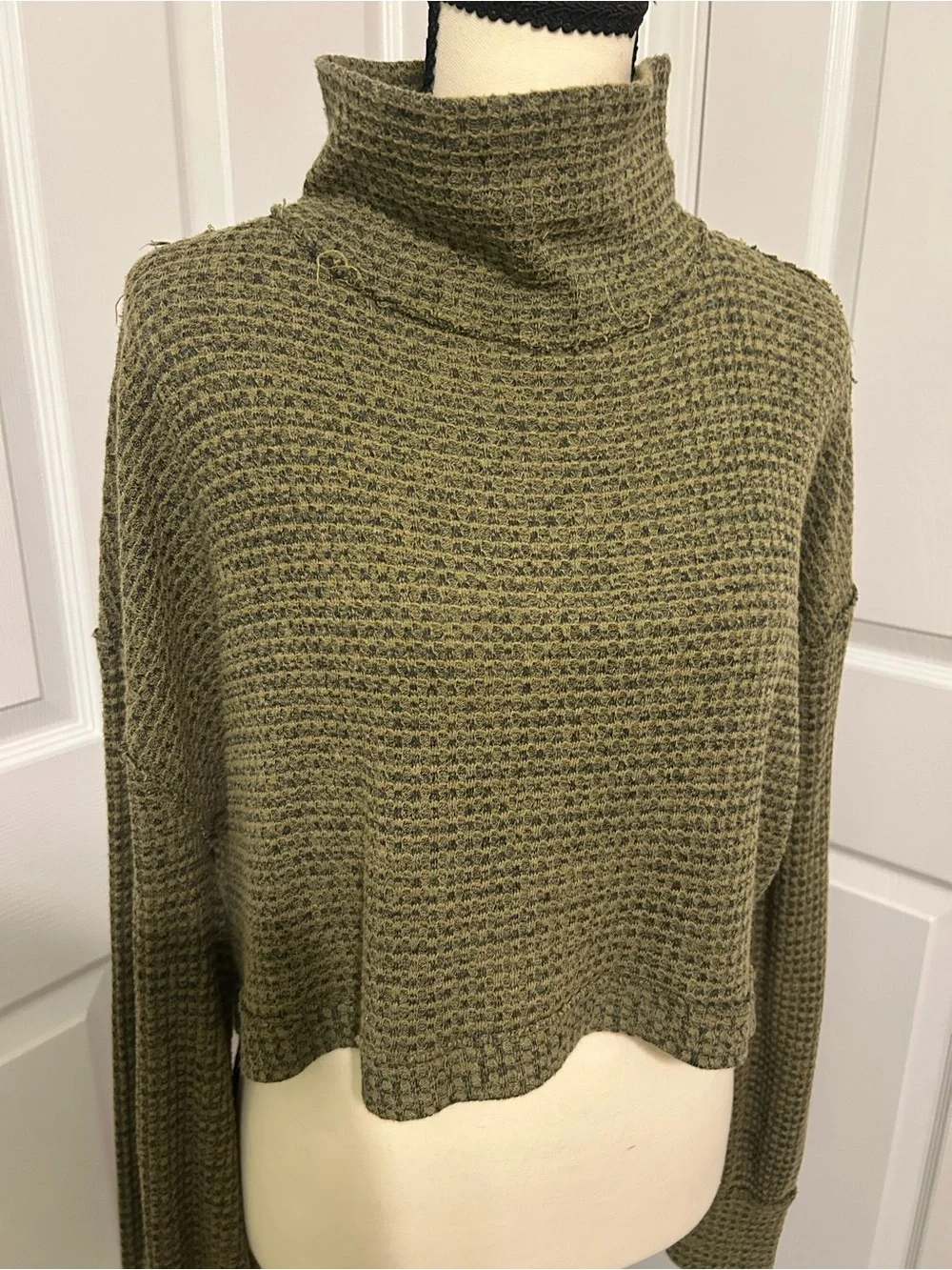 Free People Olive Green Cropped Waffle Knit Turtleneck Sweater Raw Hem Sz M